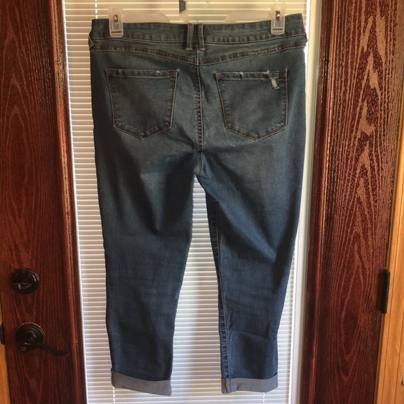Signature Studio Denim Capris - Picture 2 of 4